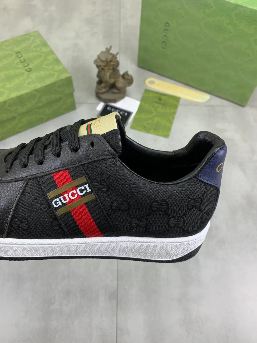 Men's shoes 💰P400💰【New model】 🆘 The latest model from Gucci official website 🎁 Classic casual and fashionable men's shoes 👟 Hot model 💥 Simple and elegant style, exclusive for trendy men. Unique latest brand elements from the official website 👑 Original Gucci decoration, fashionable and generous, made of original soft calfskin fabric ➕ Comfortable soft pigskin lining ✅Wear-resistant rubber outsole designated on the official website_Full of elasticity, the classic model taken at the counter 🎬Color: 4️⃣colors available😍Number of codes: 38-44 (45 46 customized)